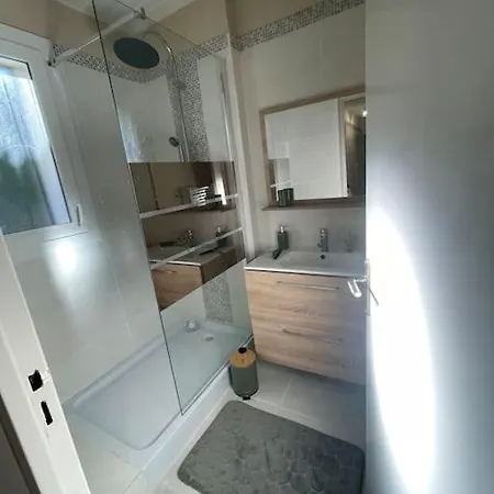 Semesterbostad Maison 3chambres ,climatisee Nîmes