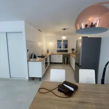 Maison 3chambres ,climatisee Semesterbostad *